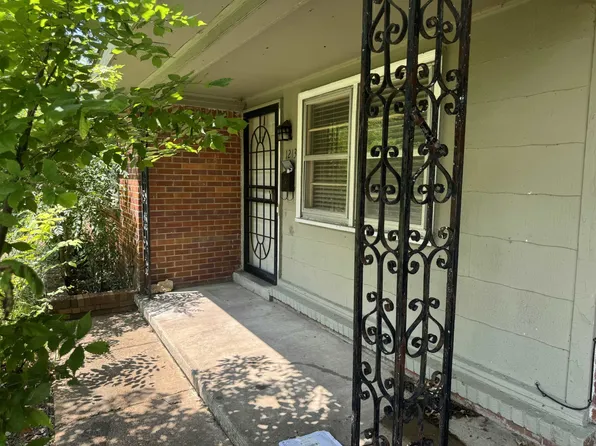 1213 S White Station Rd, Memphis, TN 38117