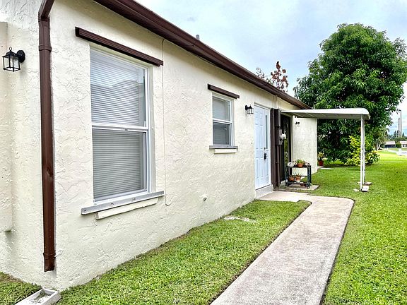 4th image of 5421 Mirror Lakes Boulevard