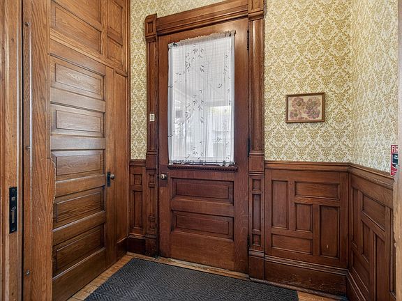 5th image of 209 N Union St