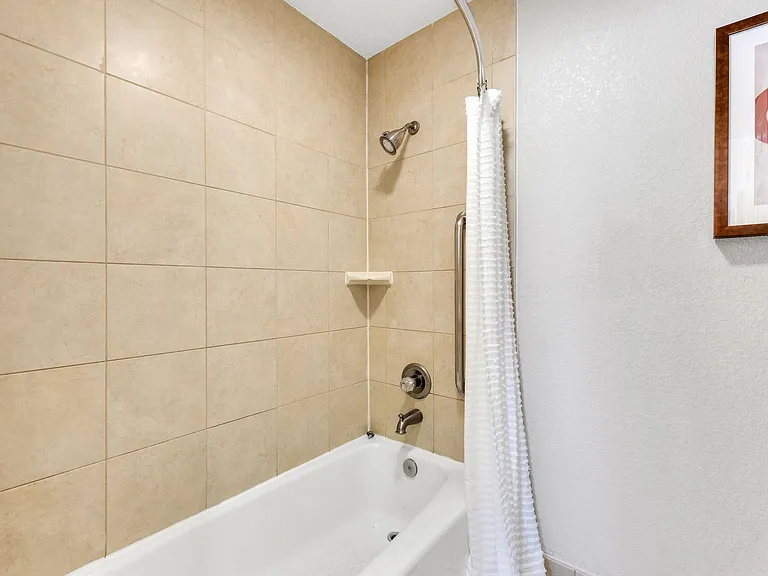 Vivo Living Charlotte (Tryon) — Photo 34