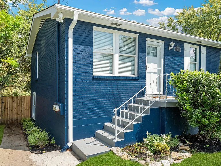 2112A Sanborn Dr — Photo 2