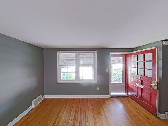 2nd image of 2405 Kensington St