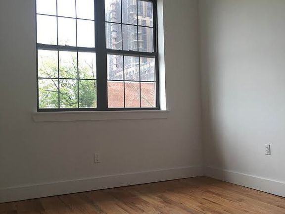 3rd image of 3459 Vernon Blvd Ste 1
