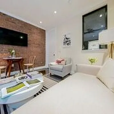 Rented by Francine Realty | media 18