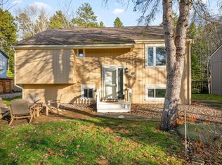 49 Village Cres, Bedford, NS B4A 1J3