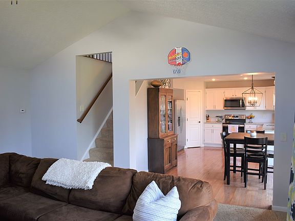5th image of 1926 Peach Blossom Ln