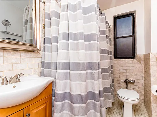 Sold by Re/Max In The City | media 8