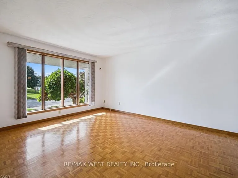 42 Azores Cres #MAIN — Photo 4