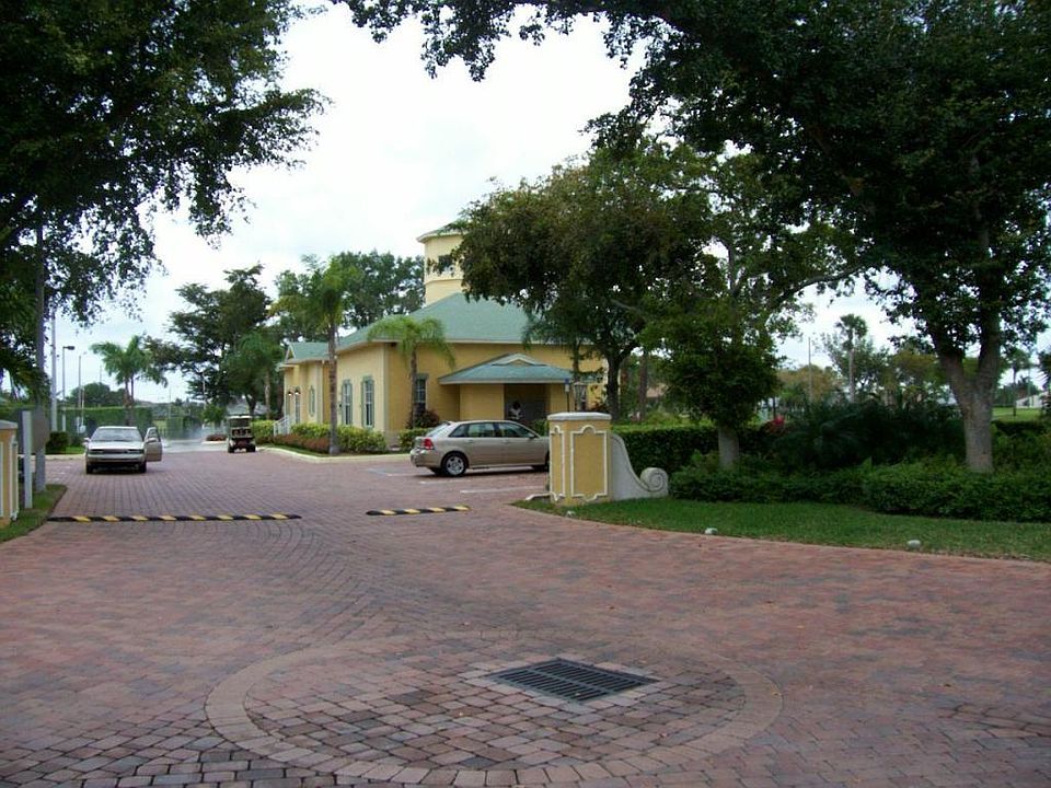 2nd image of 1119 Meadows Cir