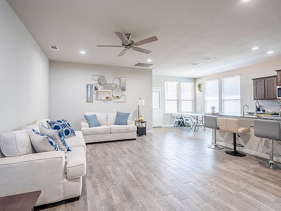 3rd image of 2302 Pike Way