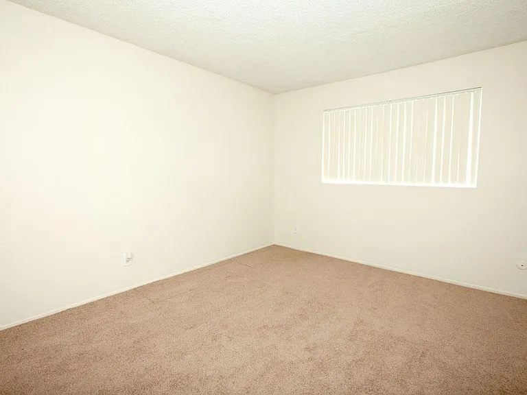 Woodlawn Manor — Photo 29