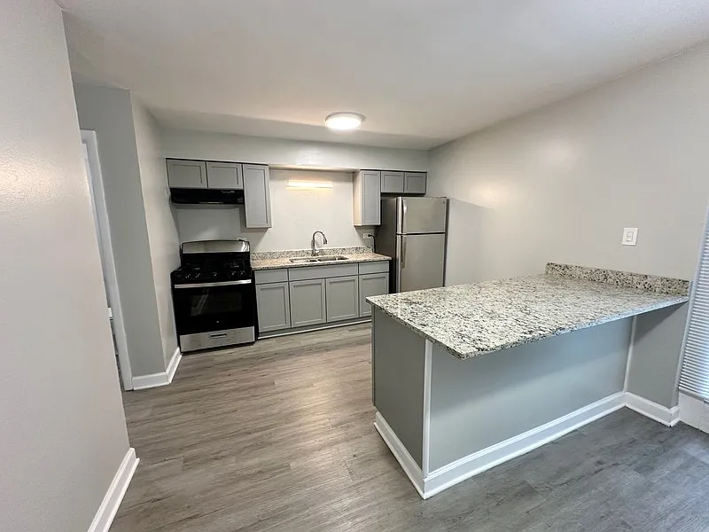 3 bed, 1.5 bath, 1200 sqft, $1,995 — Photo 3