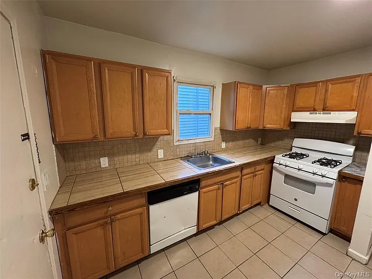 21 Jewett Ave #1 — Photo 11