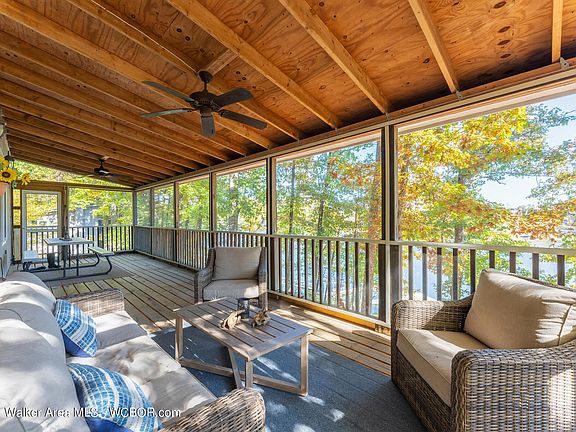 Image 4: Screened in porch