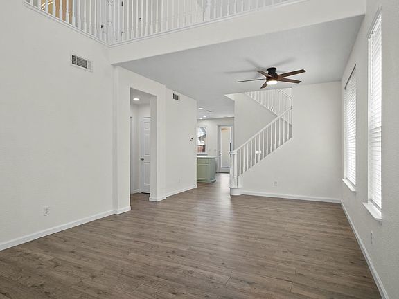 5th image of 1345 Valley Glen Drive