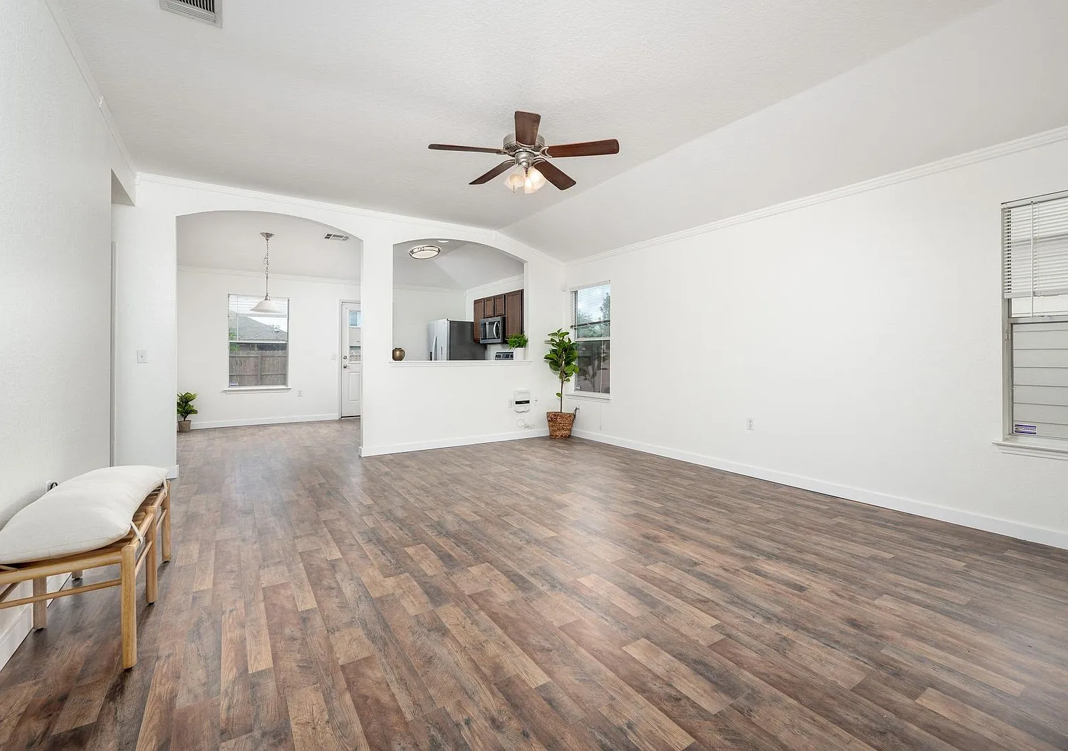 Updated 4BD/2BA Home Close to Airport, Tesla & Parks! — Photo 3