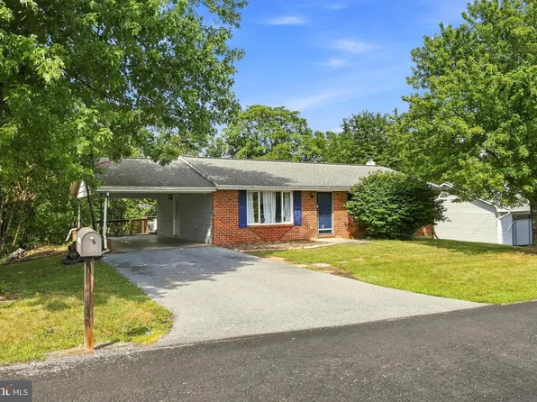135 Zeiler Dr, Martinsburg, WV 25404