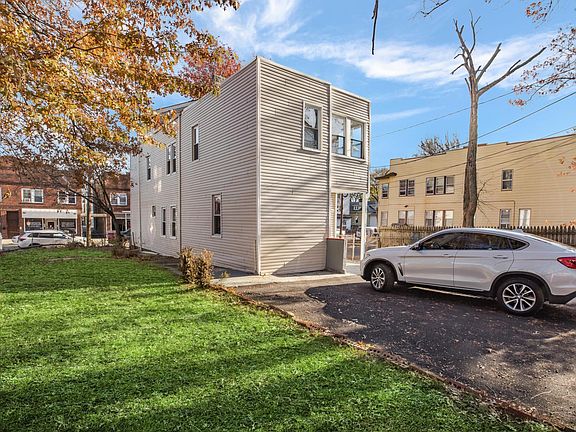 Backyard with ample space and 1 parking spot
