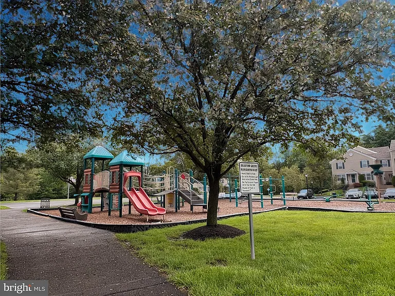 115 Goldfinch Ct #237 — Photo 30