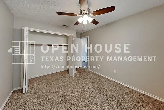 2211 Reverchon Dr — Photo 12