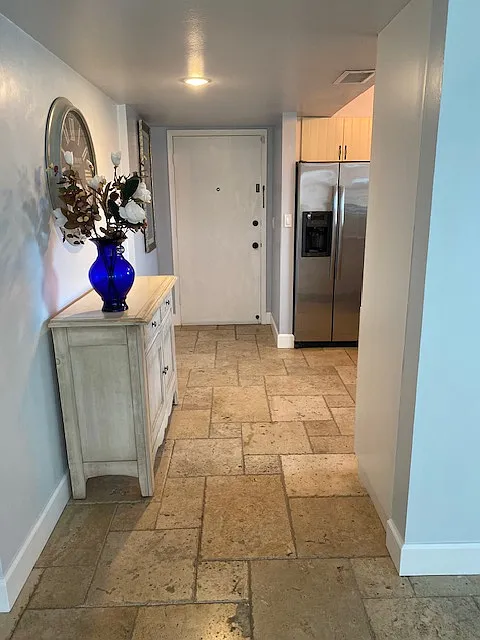Building Photo - 53 High Point Cir W #112