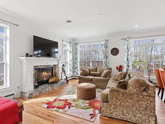 4th image of 16 Gateway Ct