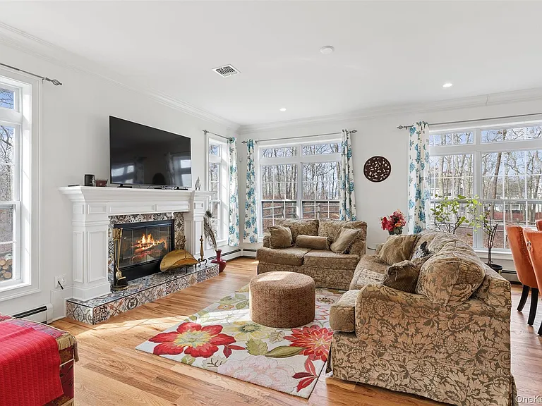 16 Gateway Ct — Photo 4