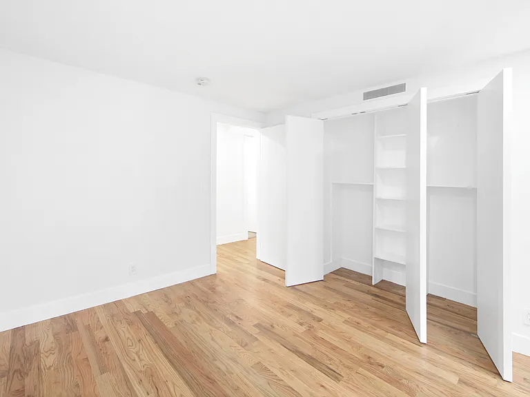 215 E 59th St #CHR — Photo 21
