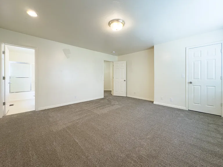 312 W 500 N — Photo 10