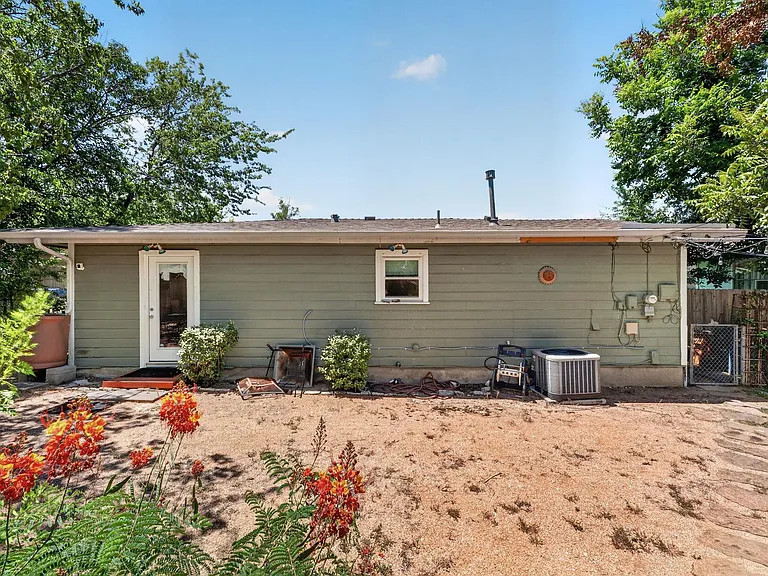 200 E Skyview Rd — Photo 25