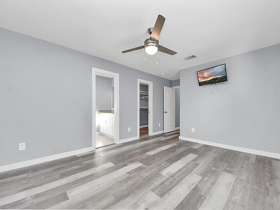 5th image of 618 Maple Way #A-b