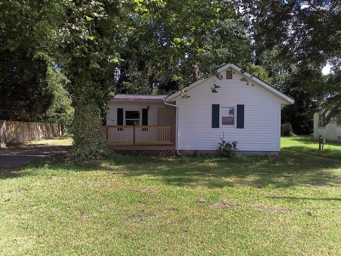 423 Bouy Street - Cute Bungalow! — Photo 2