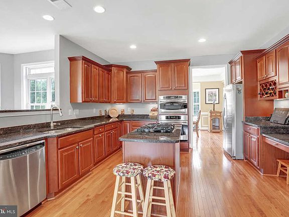 3rd image of 43 Janney Ln