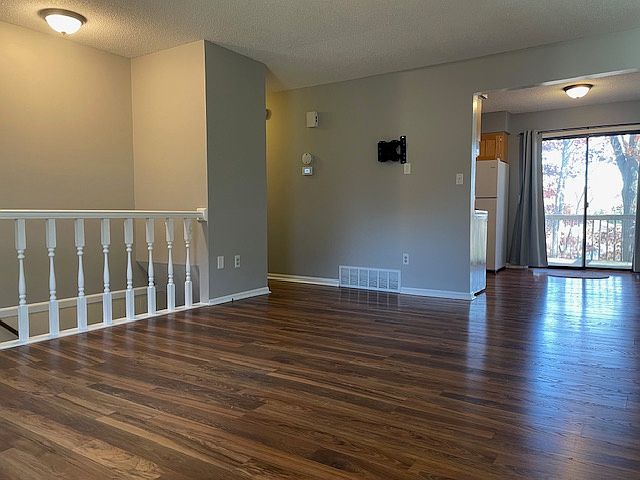 Living room looking towards kitchen/deck and hallway to main level bedrooms and full bathroom