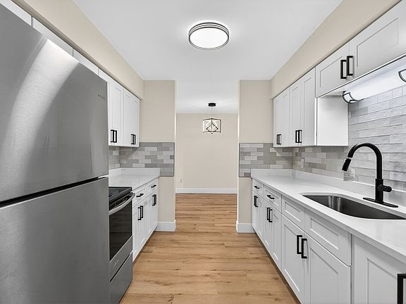 5th image of 222 Madison St Unit 501