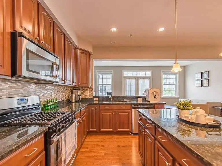 10515 Old Ellicott Cir — Photo 11
