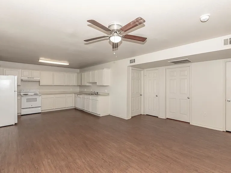 Amarillo Greentree Village — Photo 25