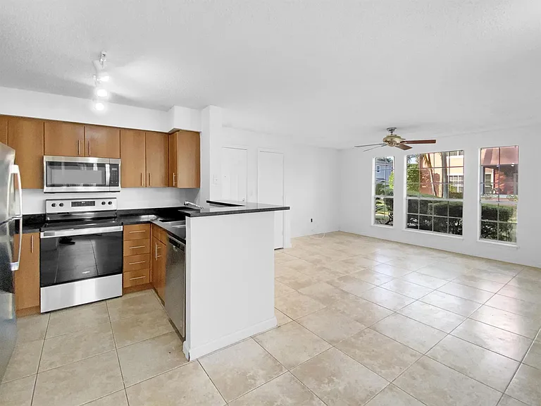 1335 Crystal Way #A — Photo 7