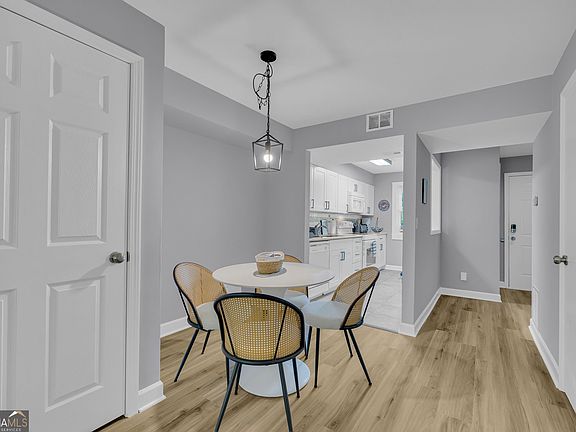 5th image of 290 Appleby Dr APT 268