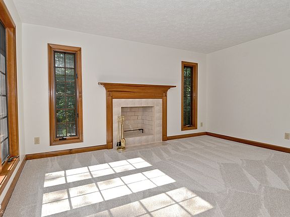 4th image of 1250 Bur Oak Ct