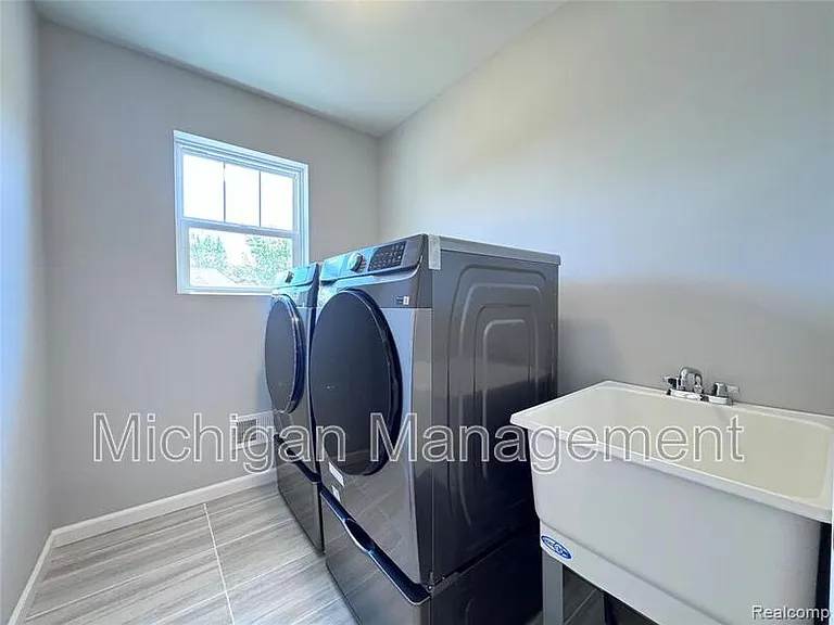 6149 Woodridge Ln — Photo 21