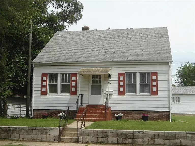 312 Pearl St photo 1