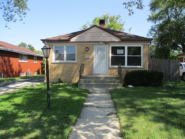 1st image of 604 E 164th Pl