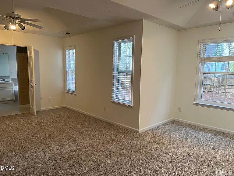 109 Cranwell Ct — Photo 8