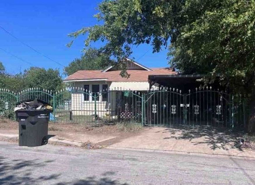 1st image of 345 Matthews Ave
