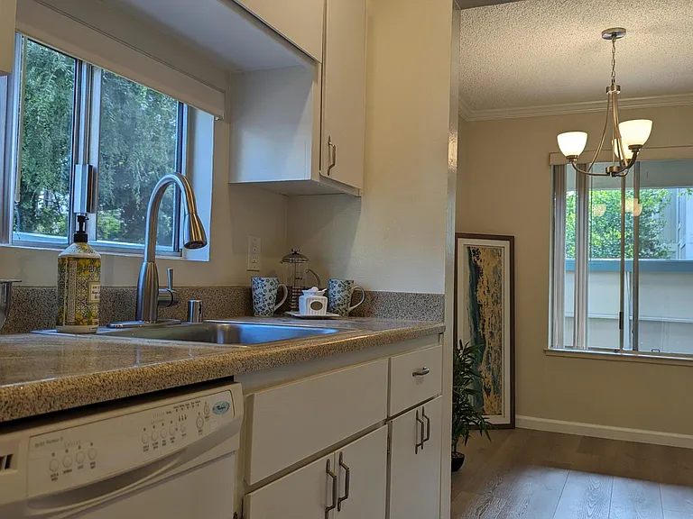Live Oak Apartments — Photo 39