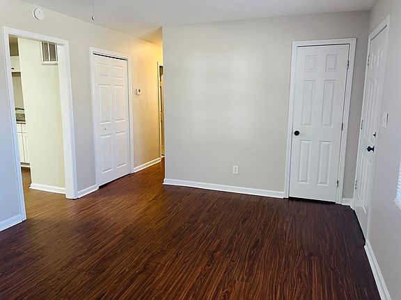 5th image of 20 Westgate Park Ln