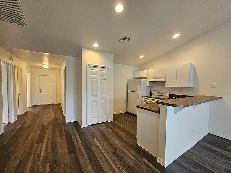 207 Hightower Ave S — Photo 5