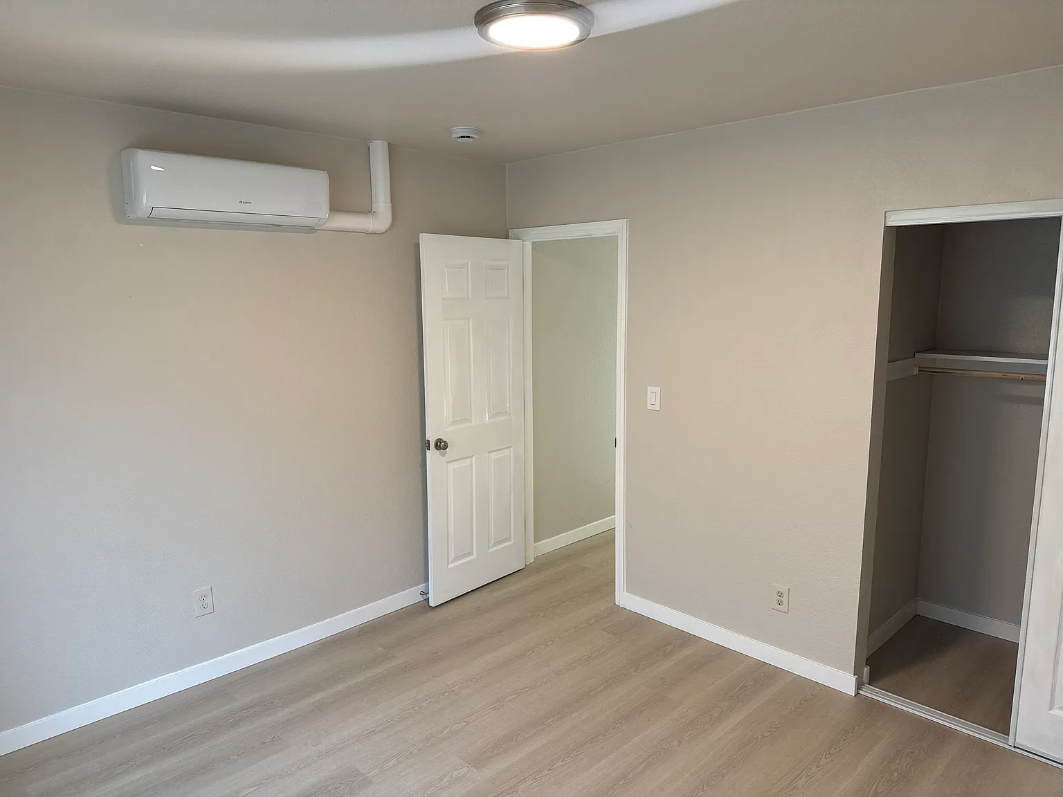 1 bed, 440 sqft, $2,050 — Photo 2