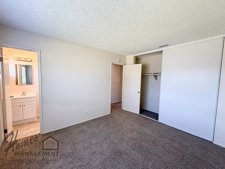 3919 Las Cruces Ave — Photo 10